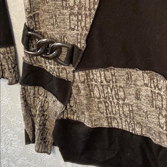 3/$20 Black and white tunic mock neck sweater - Picture 2 of 4